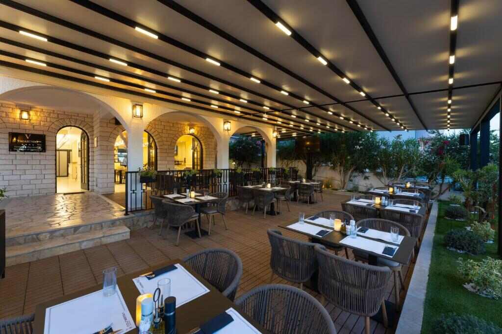 Restaurant terrace of Hotel Vagabundo in the evening